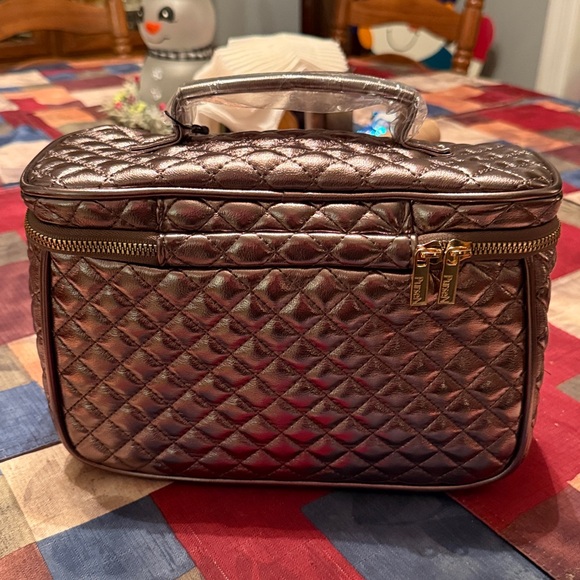 PurseN Metallic Quilted Travel Case - Picture 2 of 5